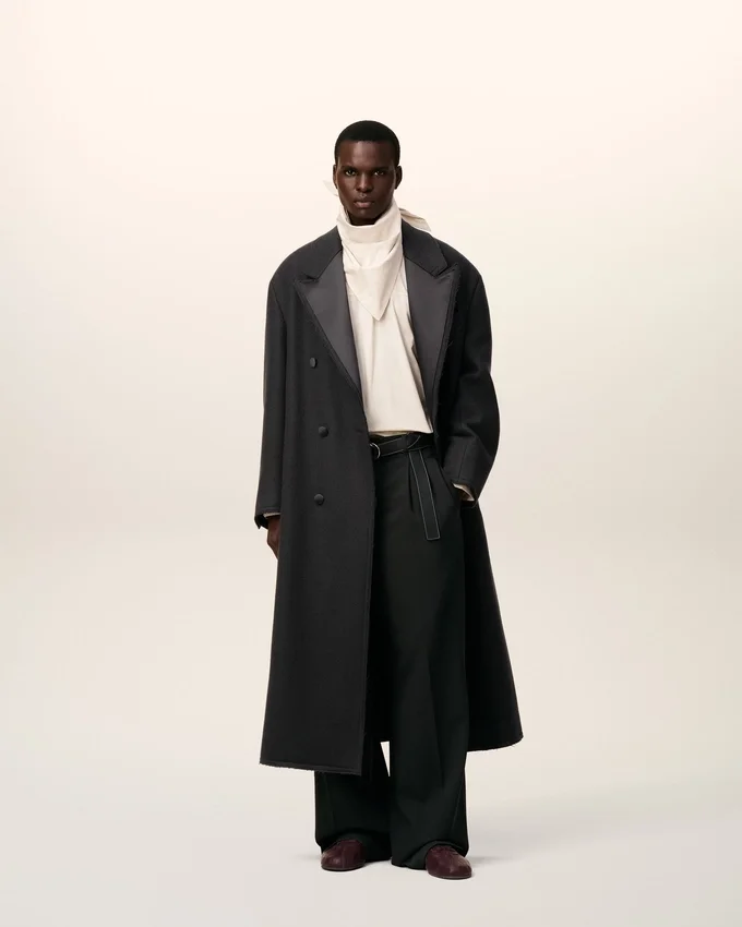 Black Wool Smocking Double Breasted Long Coat Black Wool Smocking Double Breasted Long Coat
