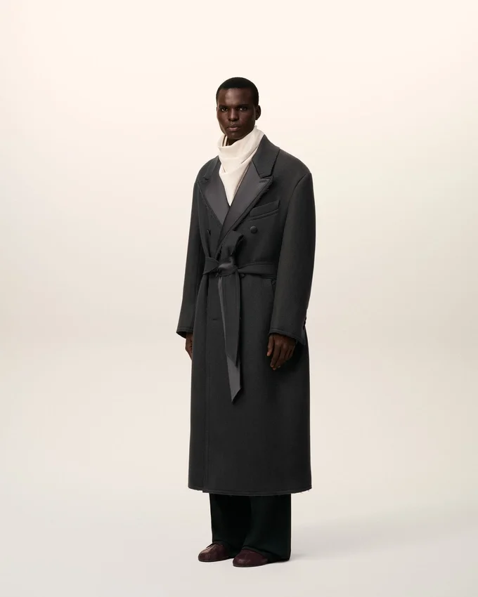 Black Wool Smocking Double Breasted Long Coat Black Wool Smocking Double Breasted Long Coat
