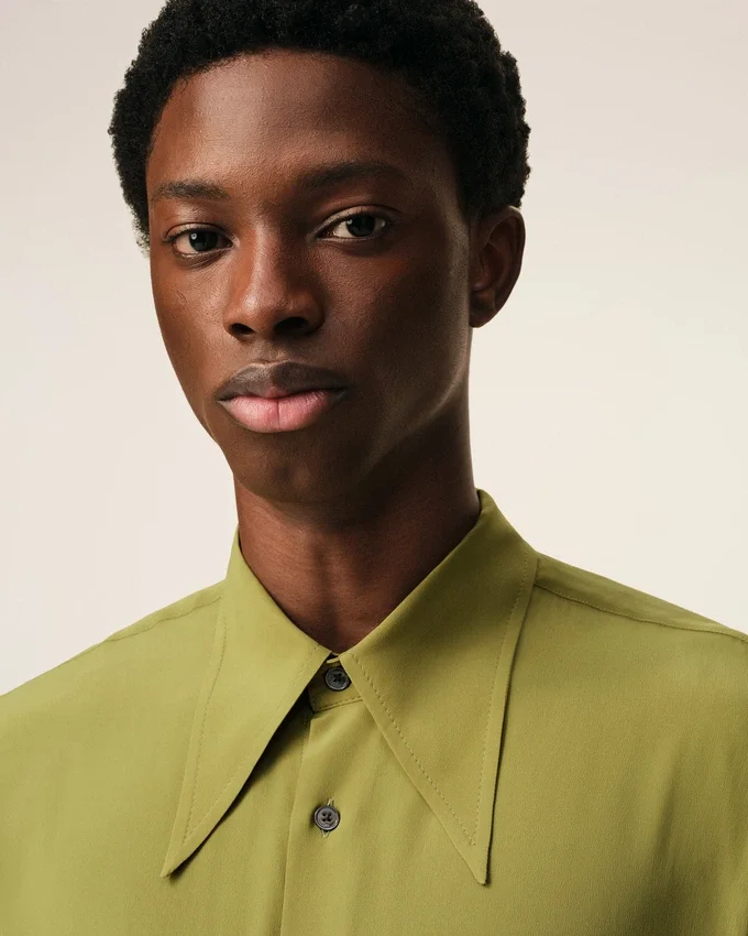 Green Blended Silk Sharp Collar Adjusted Shirt Green Blended Silk Sharp Collar Adjusted Shirt