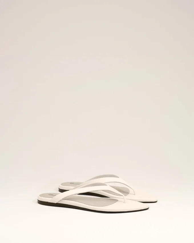 White Lamb Leather Pointed Toe Flip Flops White Lamb Leather Pointed Toe Flip Flops