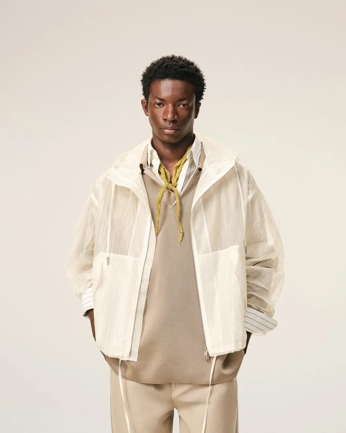 White Nylon Zipped Windbreaker White Nylon Zipped Windbreaker